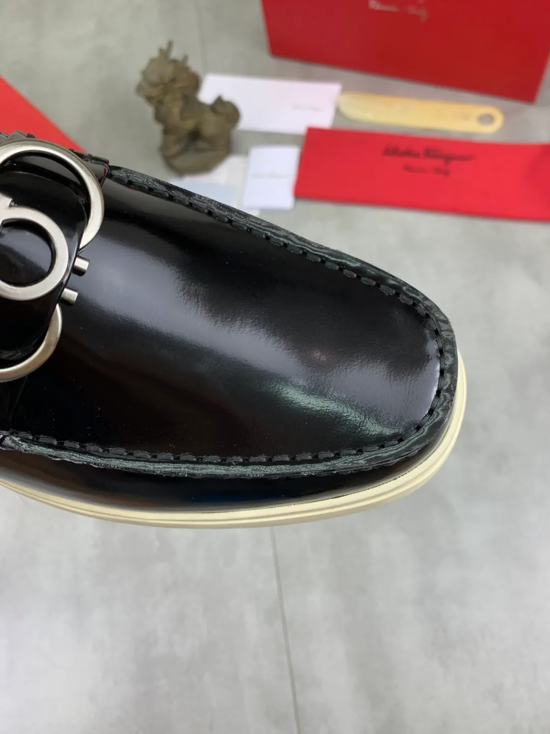 Men's Men's Shoes 💰P580💰[New Style] Water-dyed Niuli 🆘[Salvatore Ferragamo] Ferragamo's latest casual business leather shoes for men! Listed simultaneously! The fabric is made of specially imported original open-edge beaded calfskin, and the interior is made of imported water-dyed cowhide. It is absolutely luxurious and leads the fashion trend. Matching code: 38-44 (45 and 46 can be customized) Black, brown and burgundy colors available